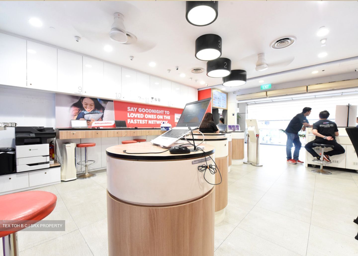 Lucky Plaza (D9), Retail #451443881